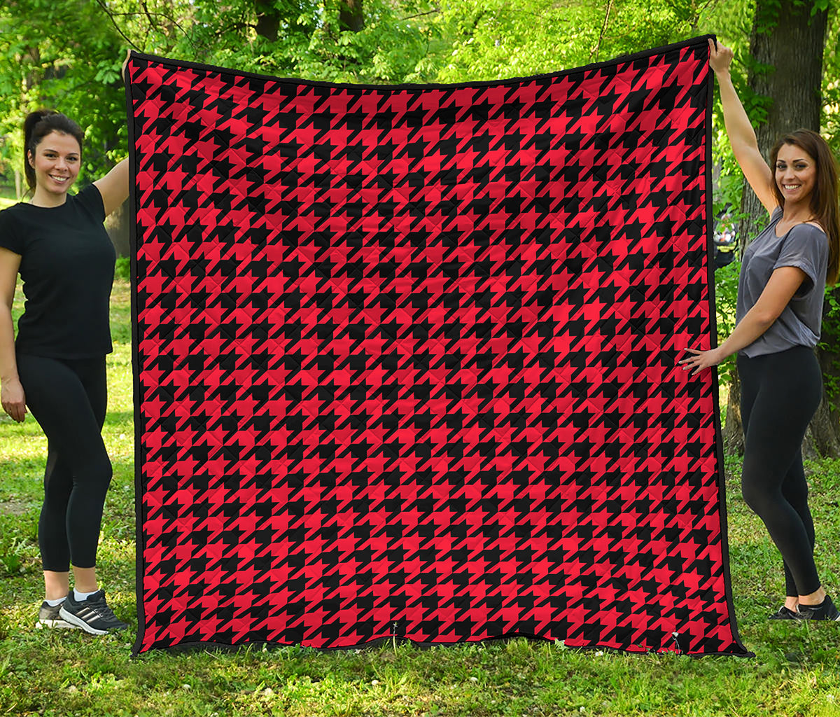 Red And Black Houndstooth Pattern Print Quilt