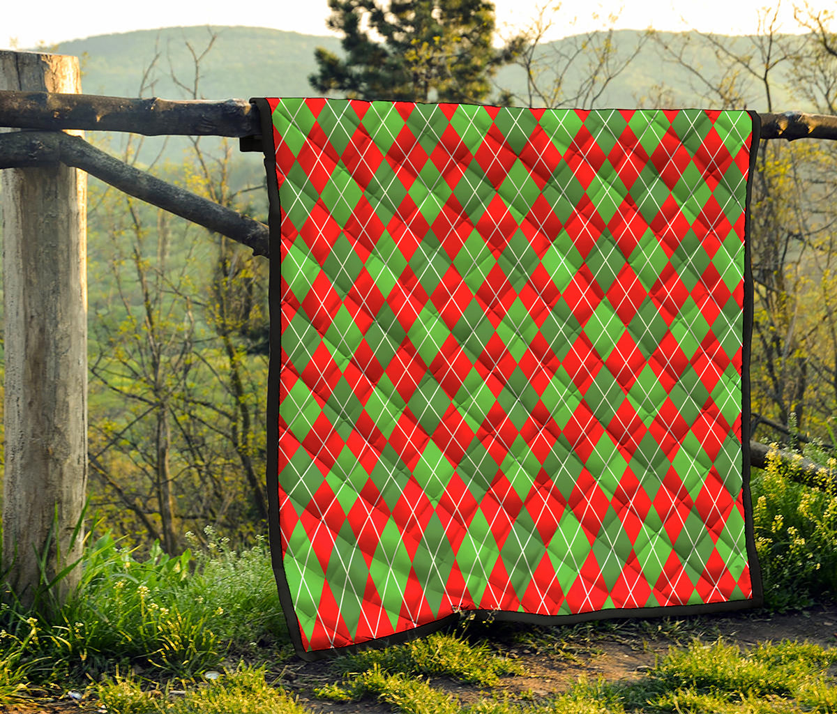 Red And Green Argyle Pattern Print Quilt