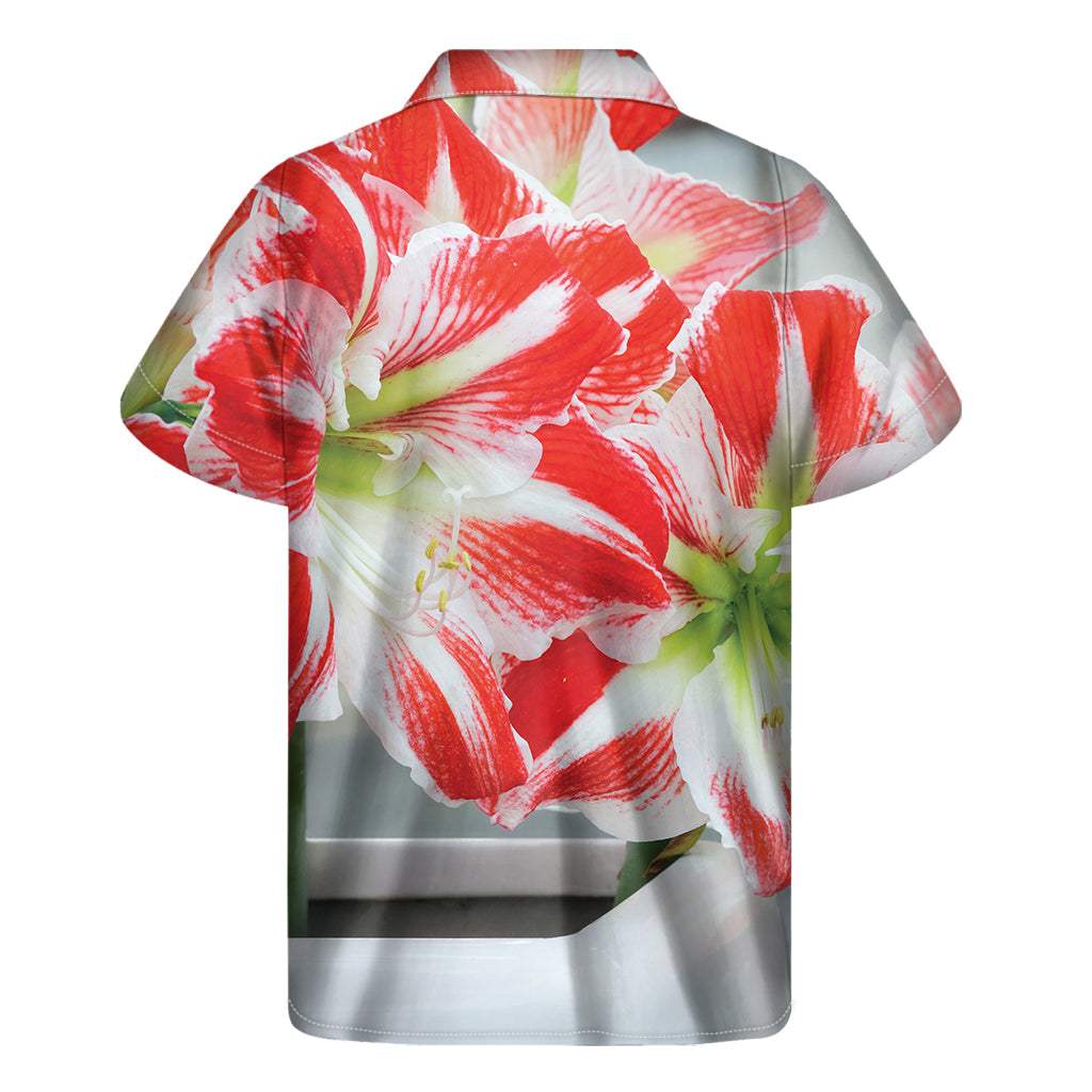 Red And White Amaryllis Print Men's Short Sleeve Shirt