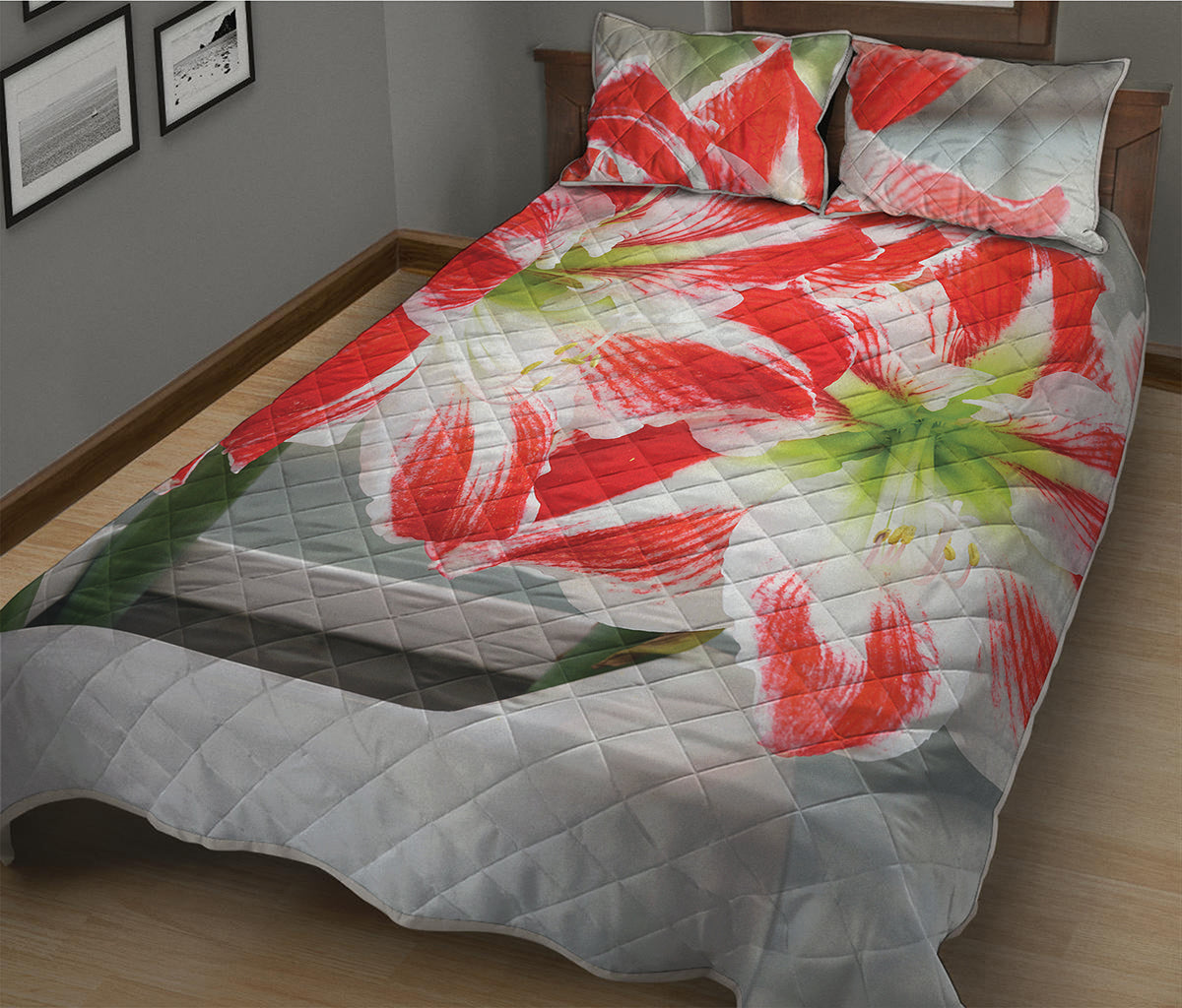 Red And White Amaryllis Print Quilt Bed Set