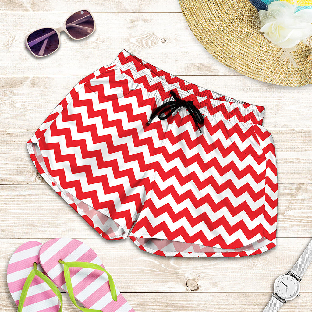 Red And White Chevron Pattern Print Women's Shorts