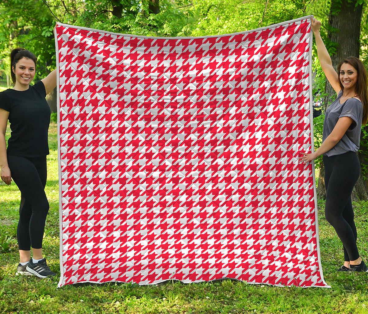 Red And White Houndstooth Pattern Print Quilt