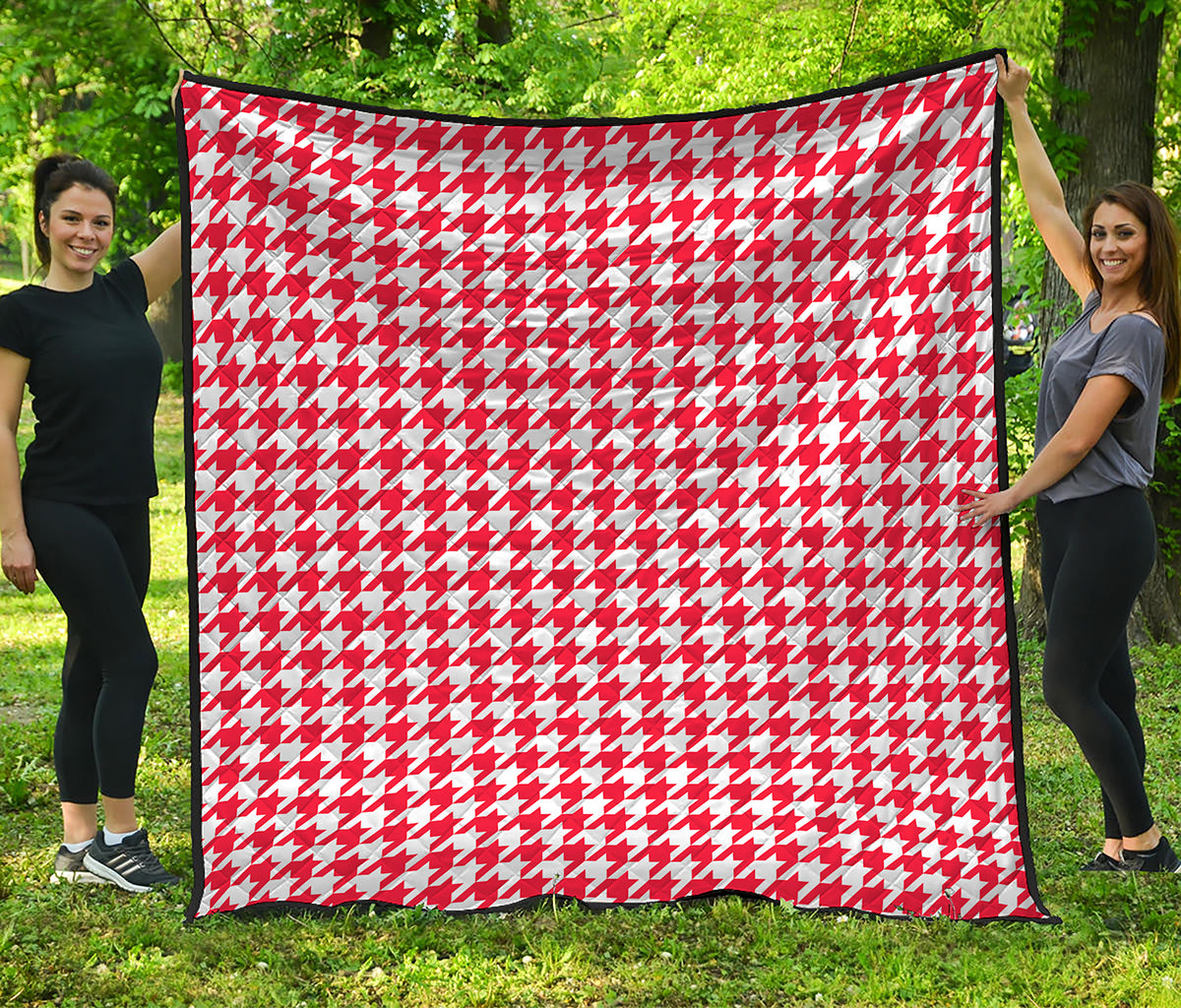 Red And White Houndstooth Pattern Print Quilt