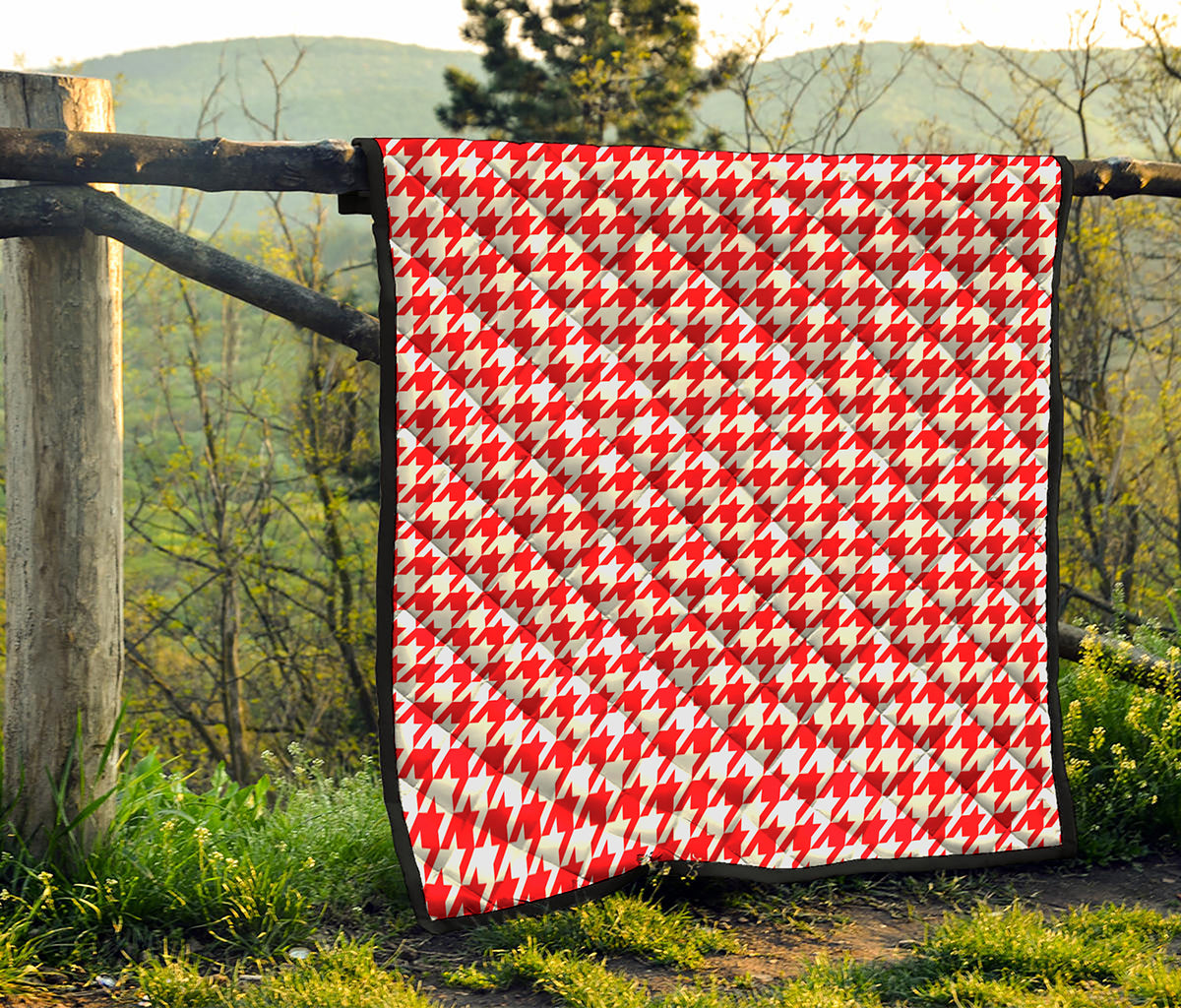 Red And White Houndstooth Pattern Print Quilt