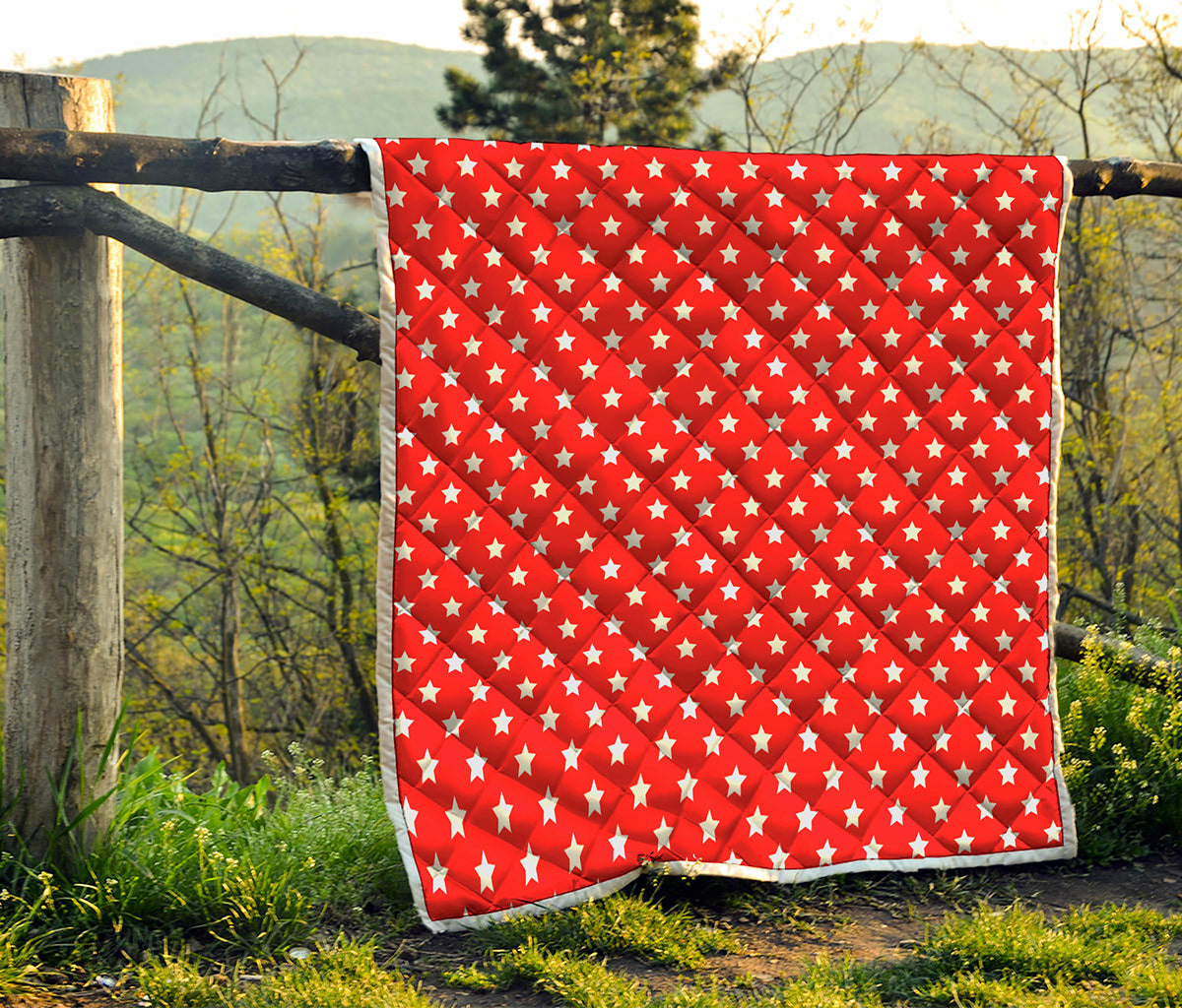 Red And White Star Pattern Print Quilt
