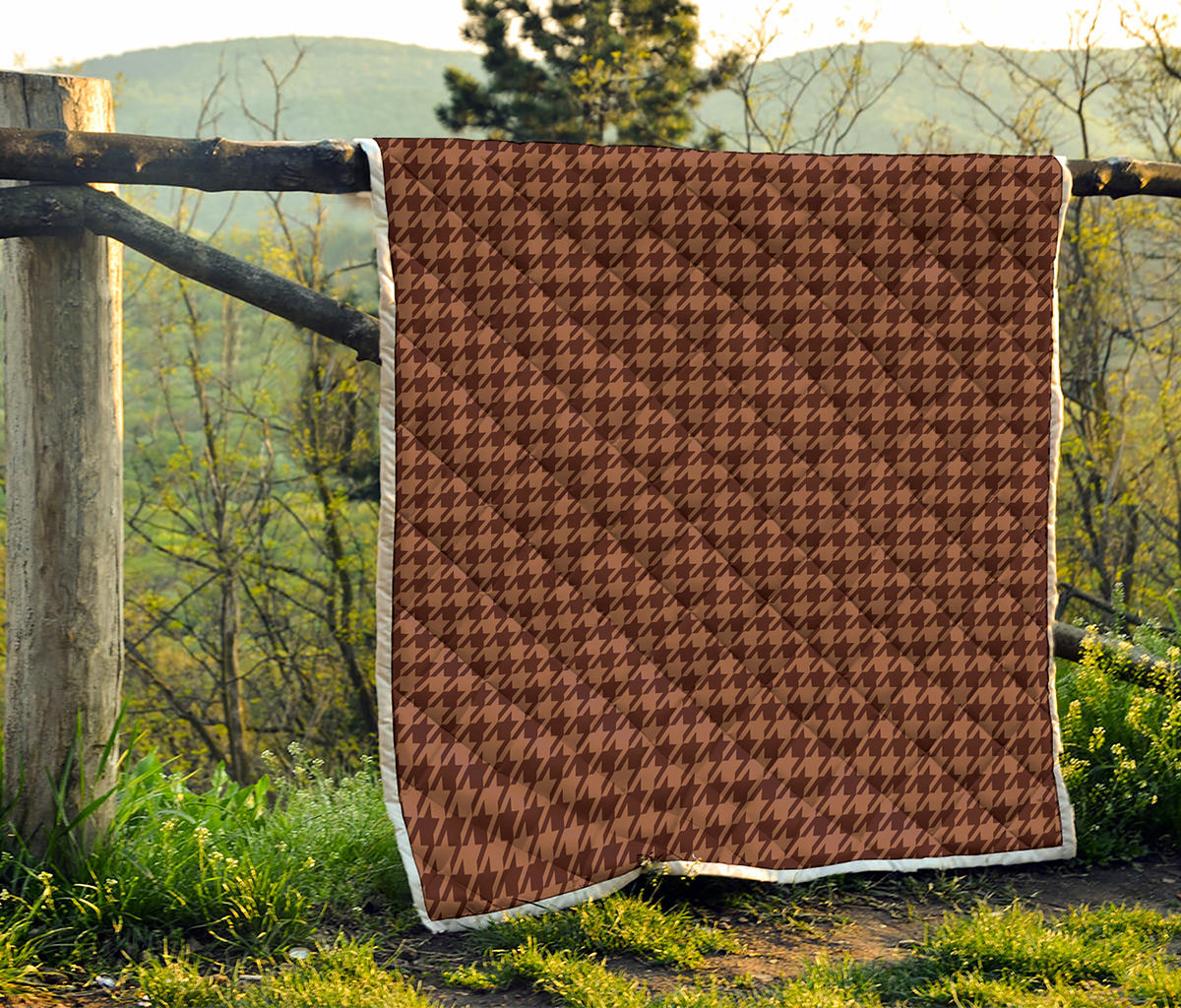 Red Brown Houndstooth Pattern Print Quilt