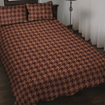 Red Brown Houndstooth Pattern Print Quilt Bed Set