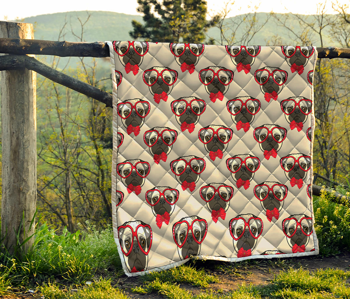 Red Glasses Pug Pattern Print Quilt