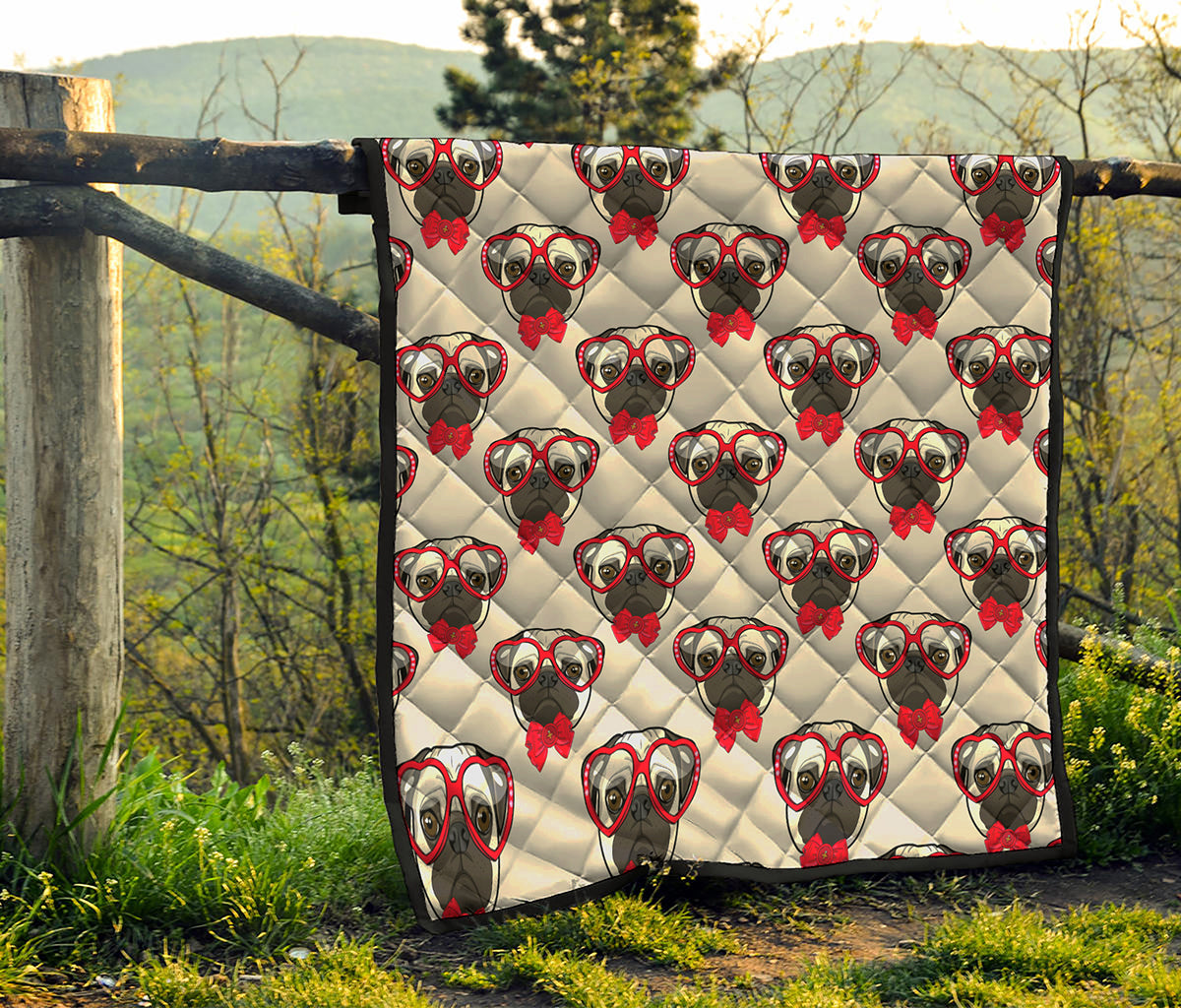 Red Glasses Pug Pattern Print Quilt