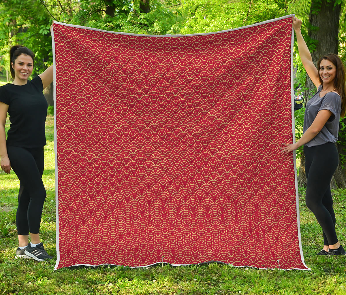 Red Japanese Wave Pattern Print Quilt