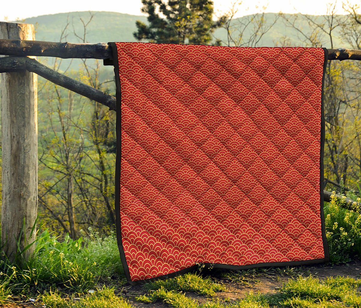 Red Japanese Wave Pattern Print Quilt