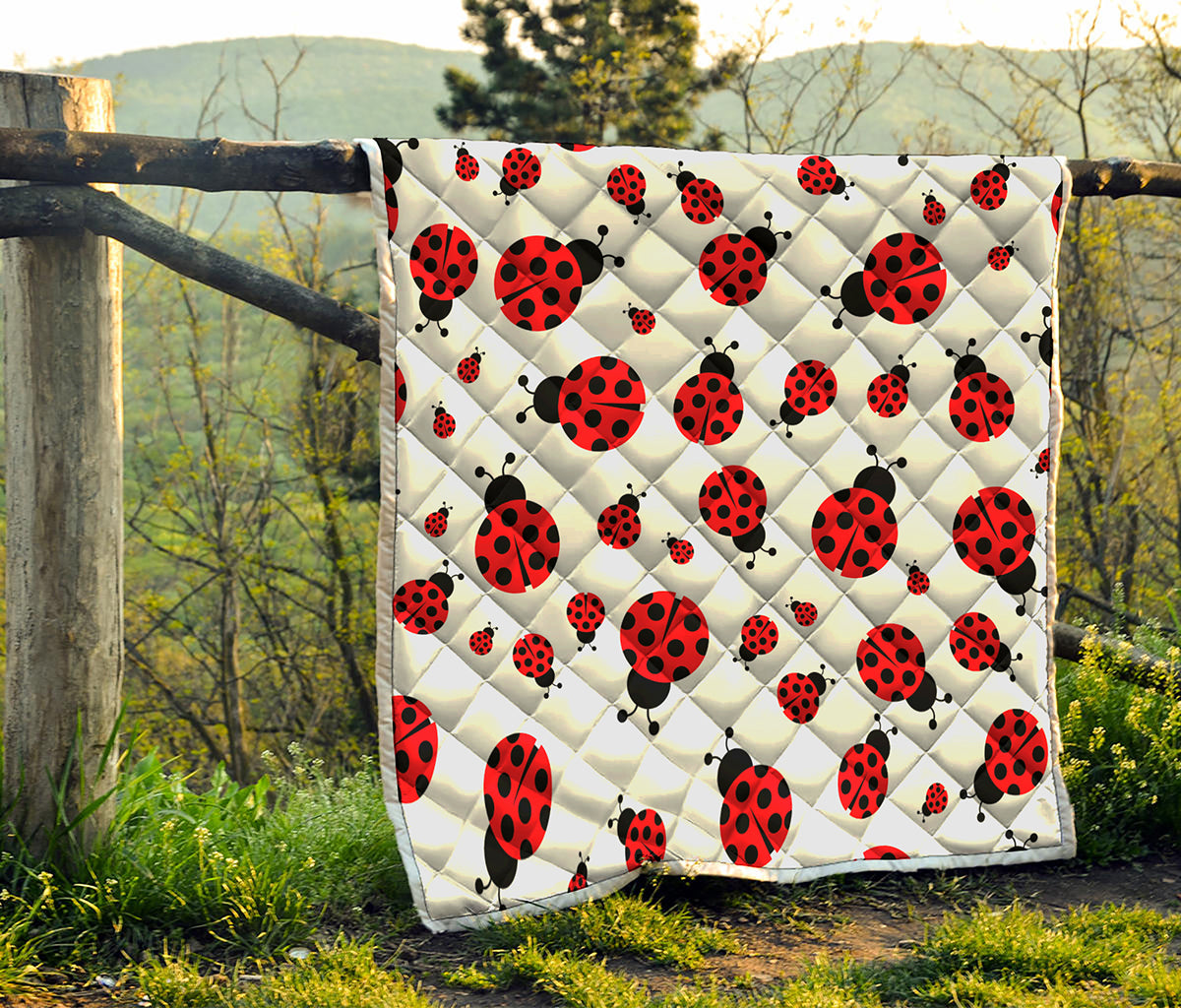 Red Ladybug Pattern Print Quilt