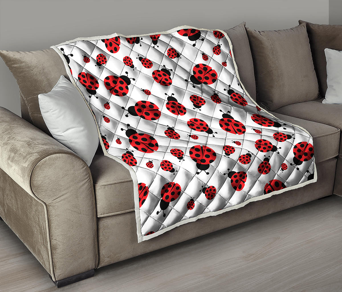 Red Ladybug Pattern Print Quilt