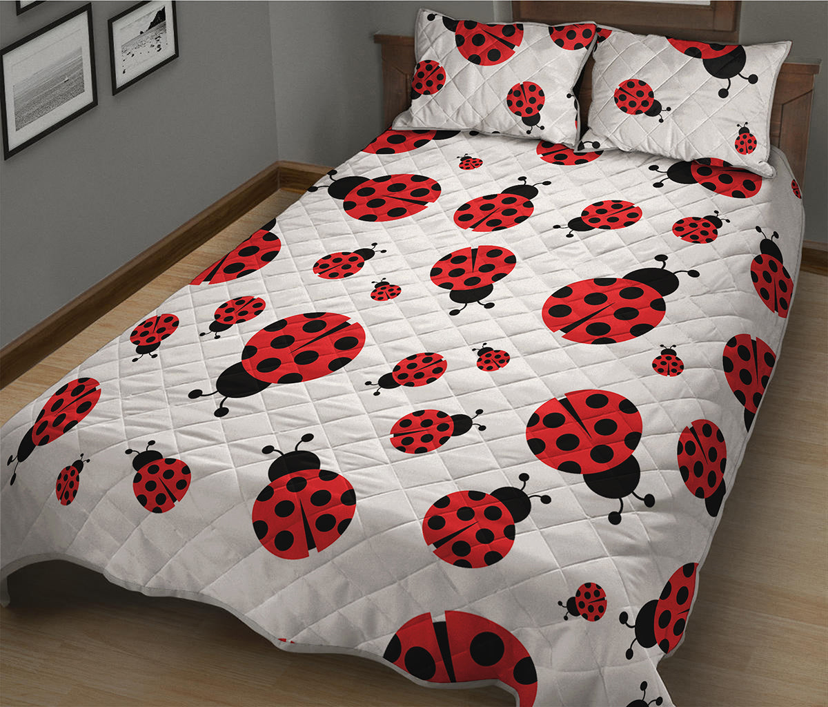 Red Ladybug Pattern Print Quilt Bed Set