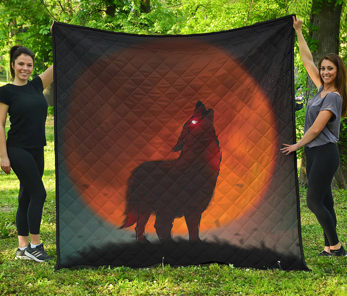 Red Moon Howling Wolf Print Quilt