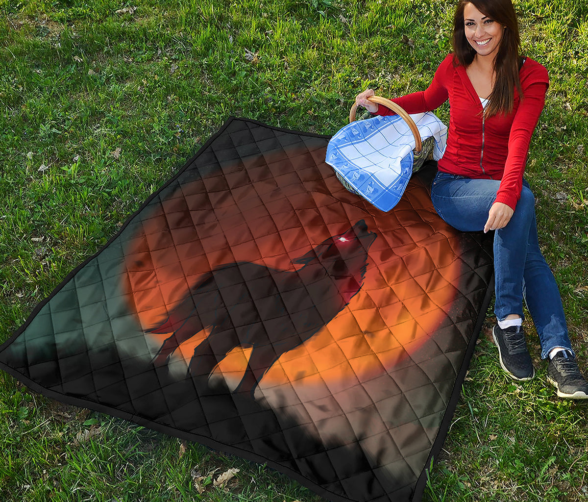 Red Moon Howling Wolf Print Quilt