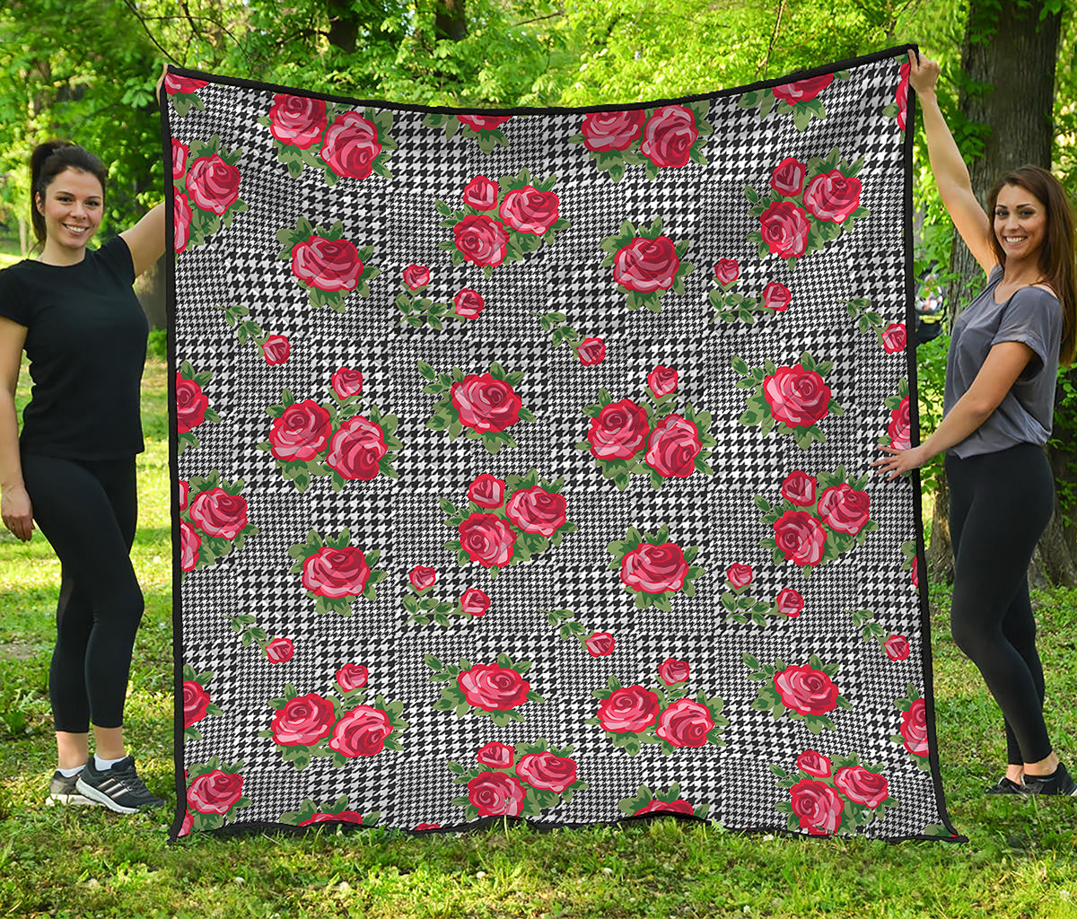Red Roses Houndstooth Pattern Print Quilt