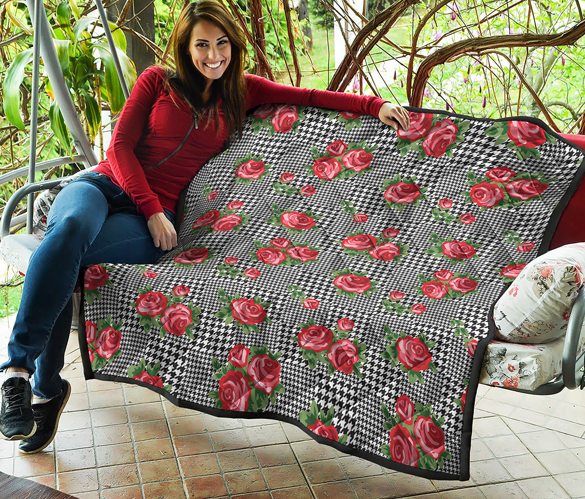 Red Roses Houndstooth Pattern Print Quilt