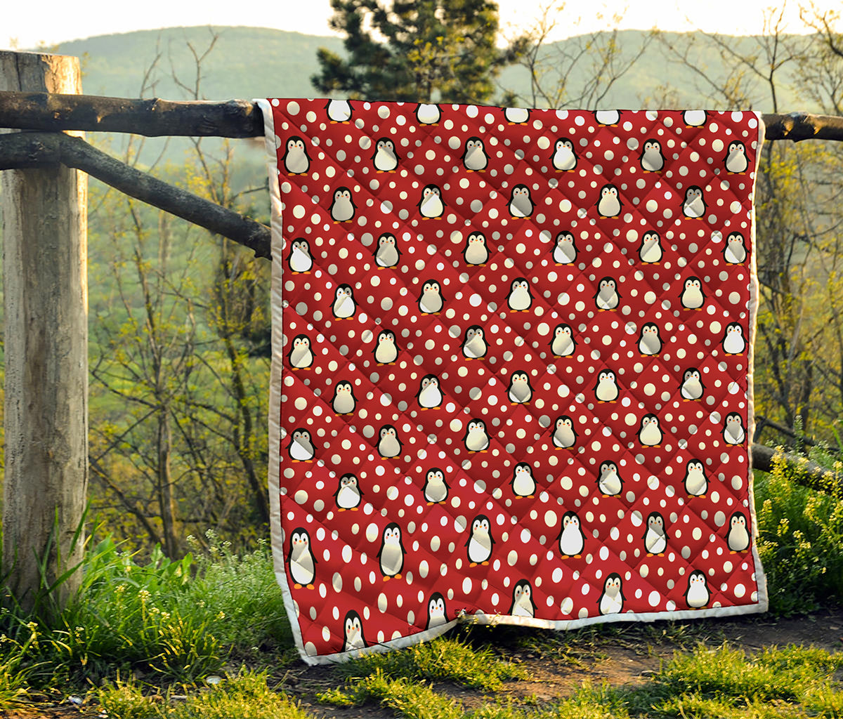 Red Snow Penguin Pattern Print Quilt