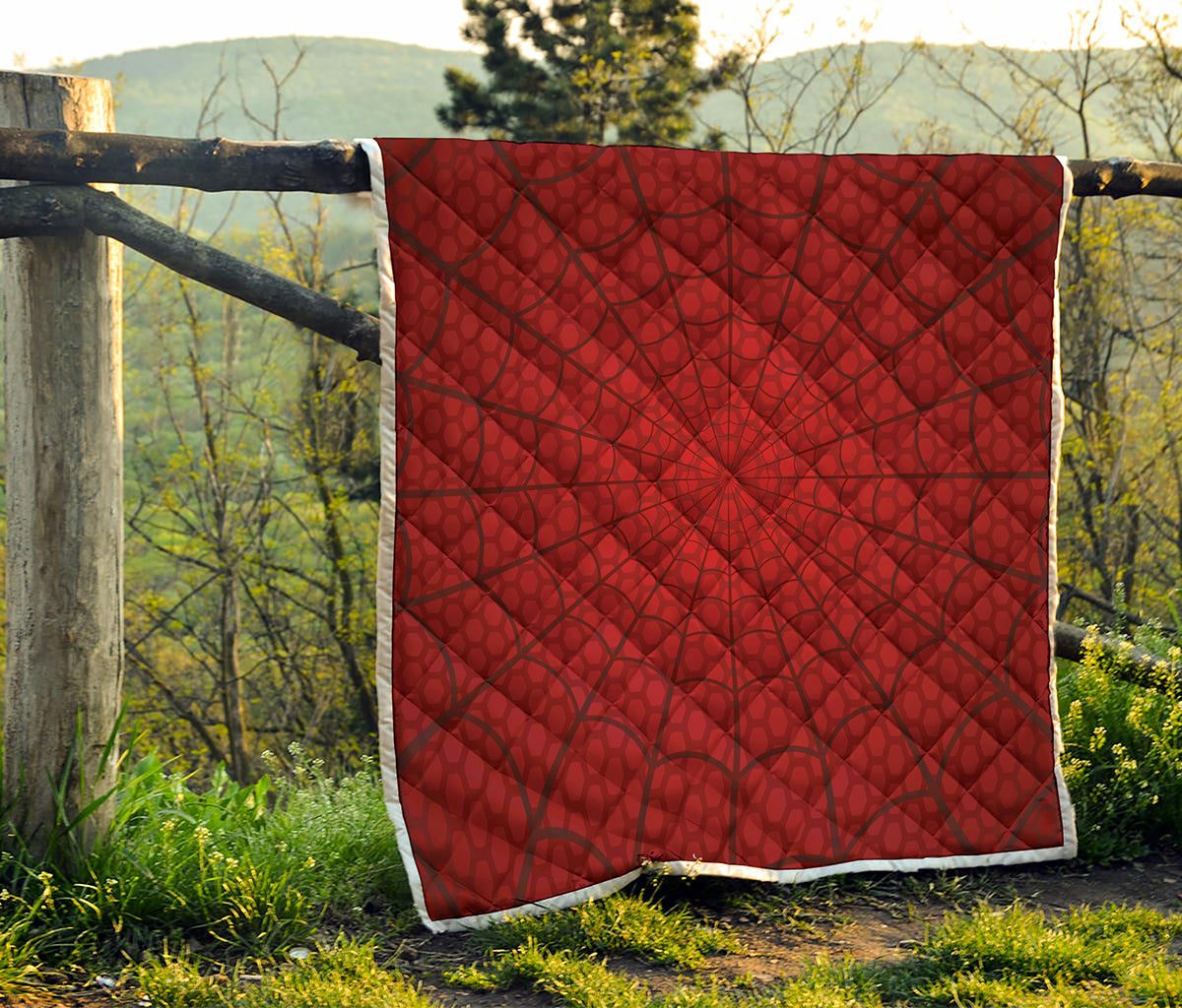 Red Spider Web Print Quilt