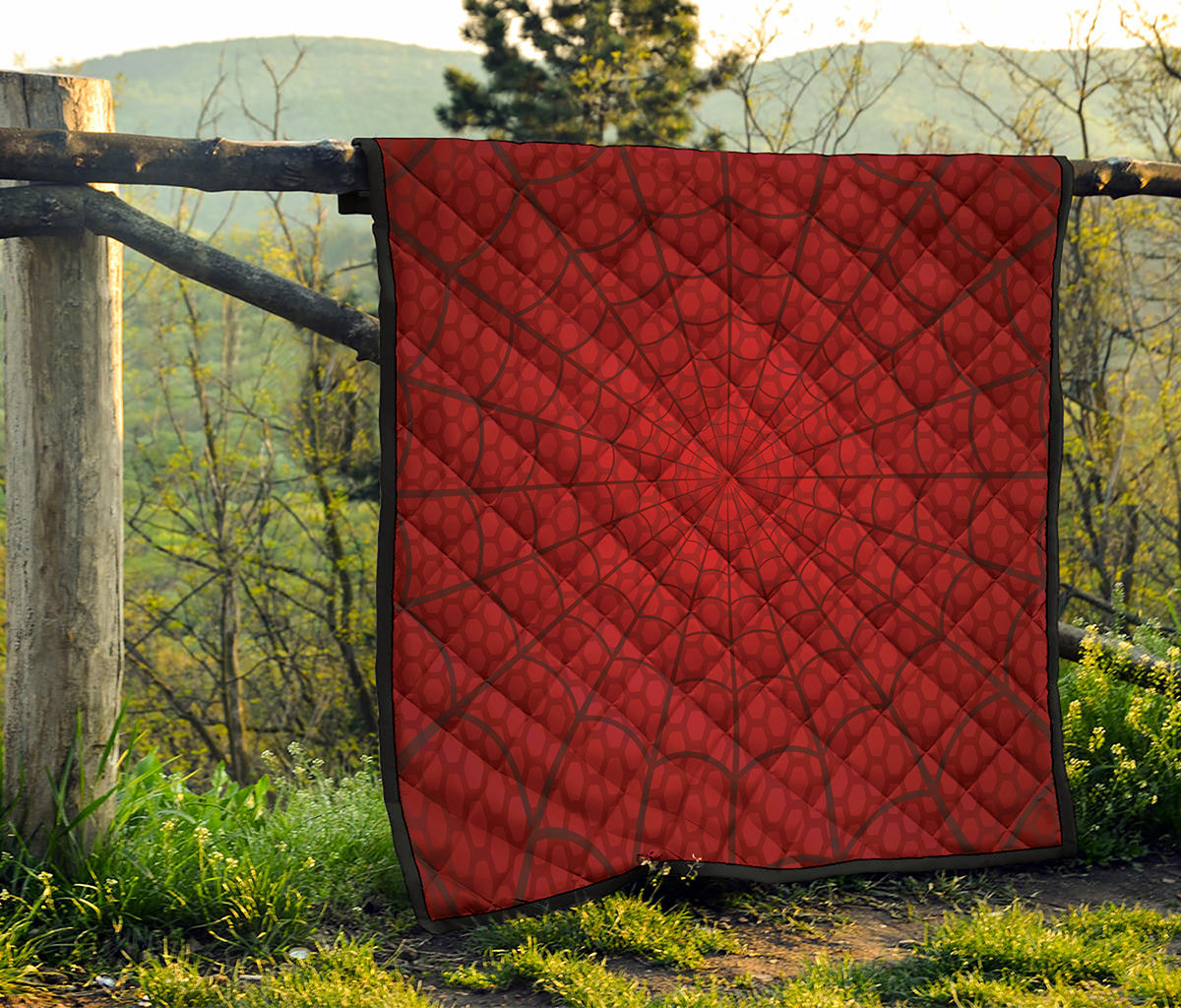 Red Spider Web Print Quilt