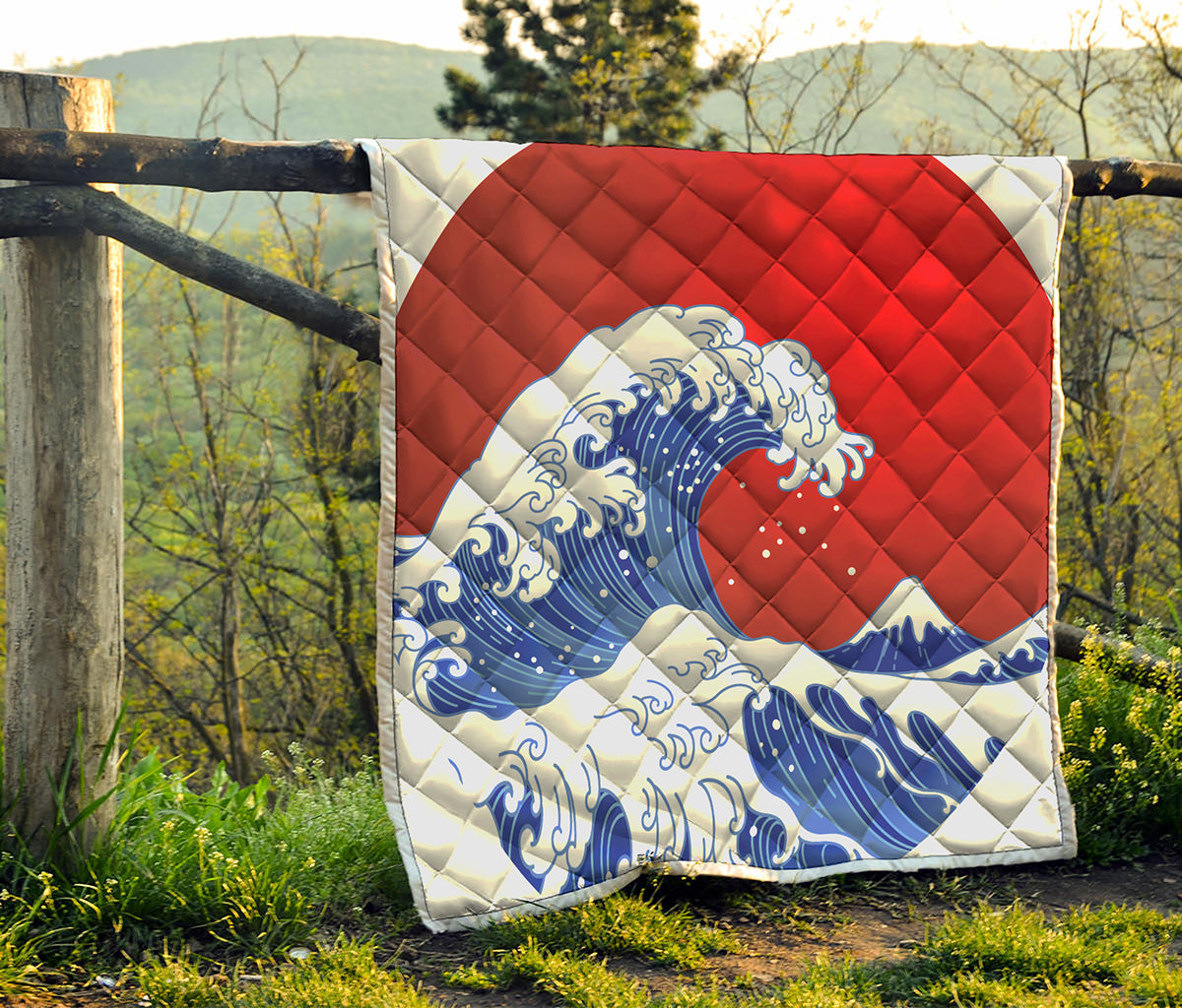 Red Sun Japanese Wave Print Quilt