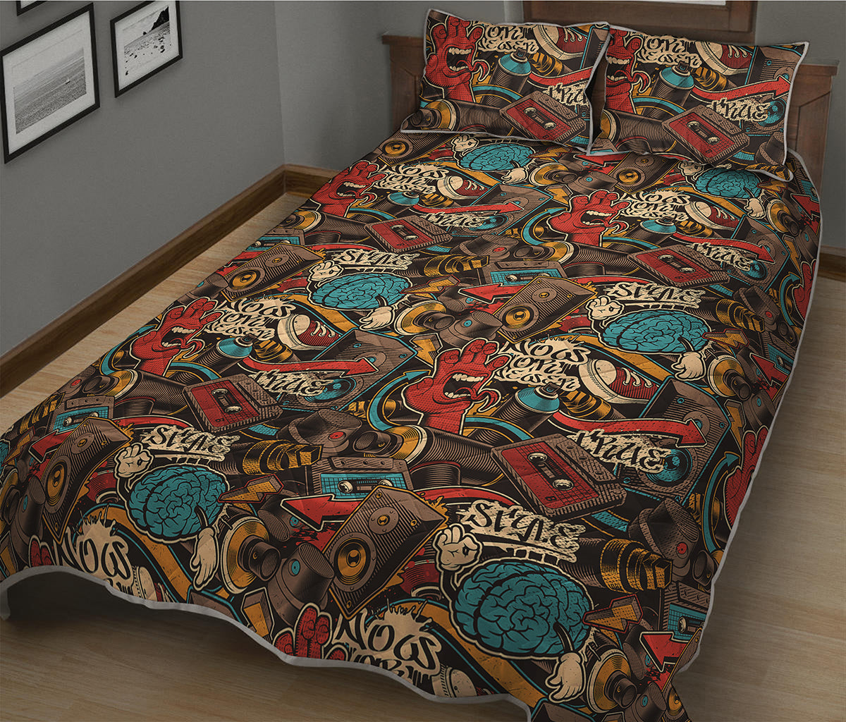 Retro Graffiti Pattern Print Quilt Bed Set