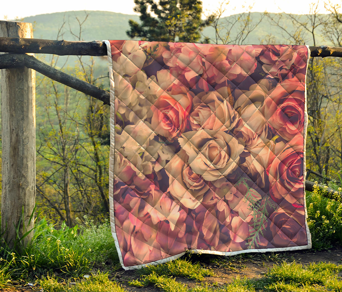 Retro Pink Roses Floral Print Quilt