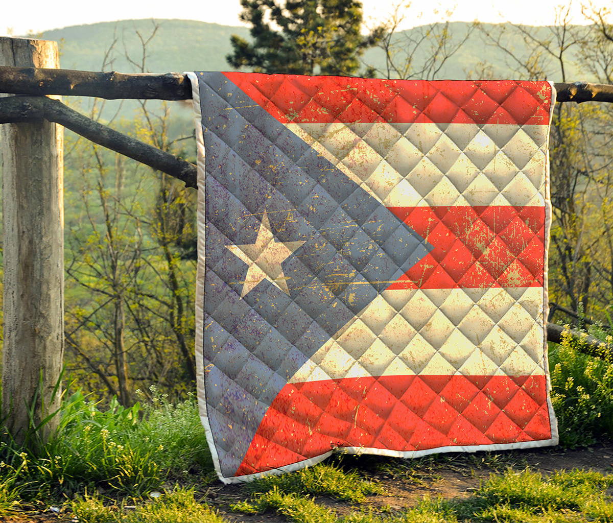 Retro Puerto Rican Flag Print Quilt