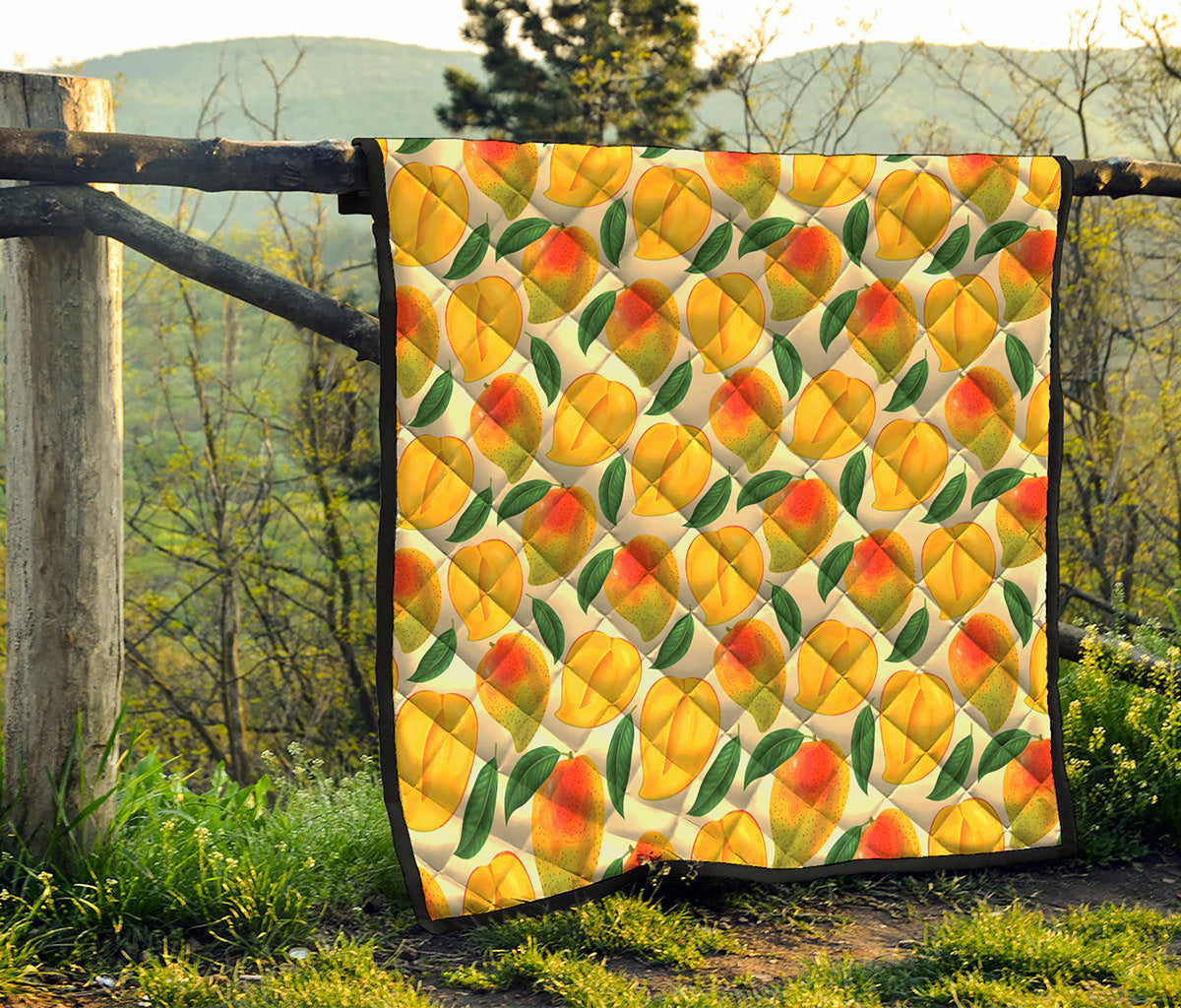 Ripe Mango Fruit Pattern Print Quilt