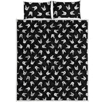 Rock And Roll Hand Sign Pattern Print Quilt Bed Set