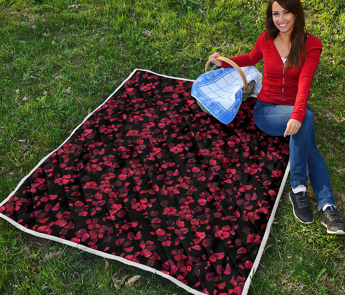 Rose Petals Pattern Print Quilt