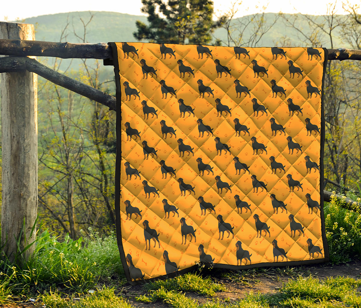 Rottweiler Dog Pattern Print Quilt