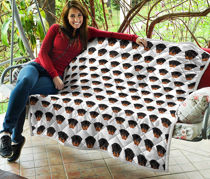 Rottweiler Face Pattern Print Quilt
