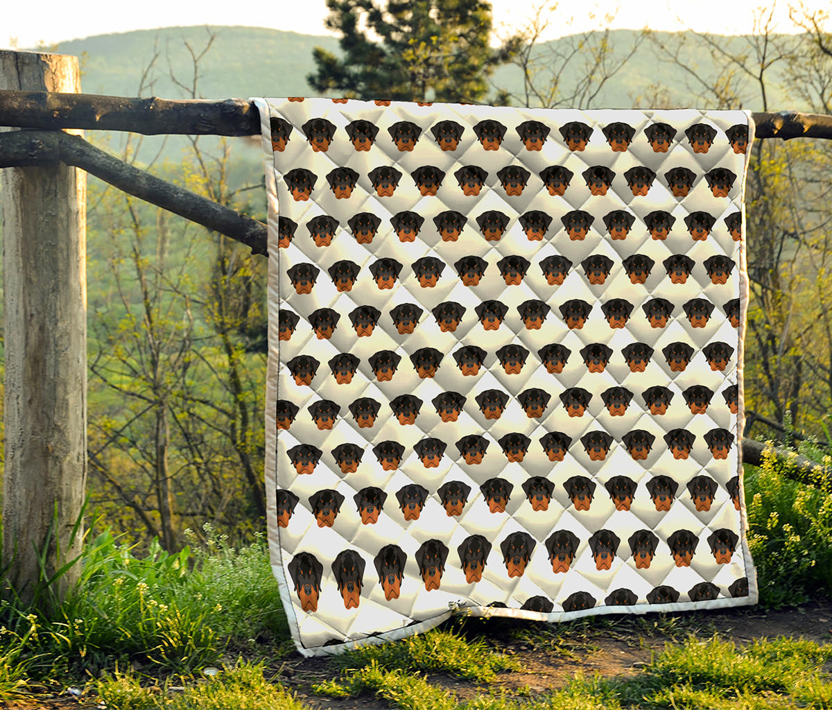 Rottweiler Face Pattern Print Quilt