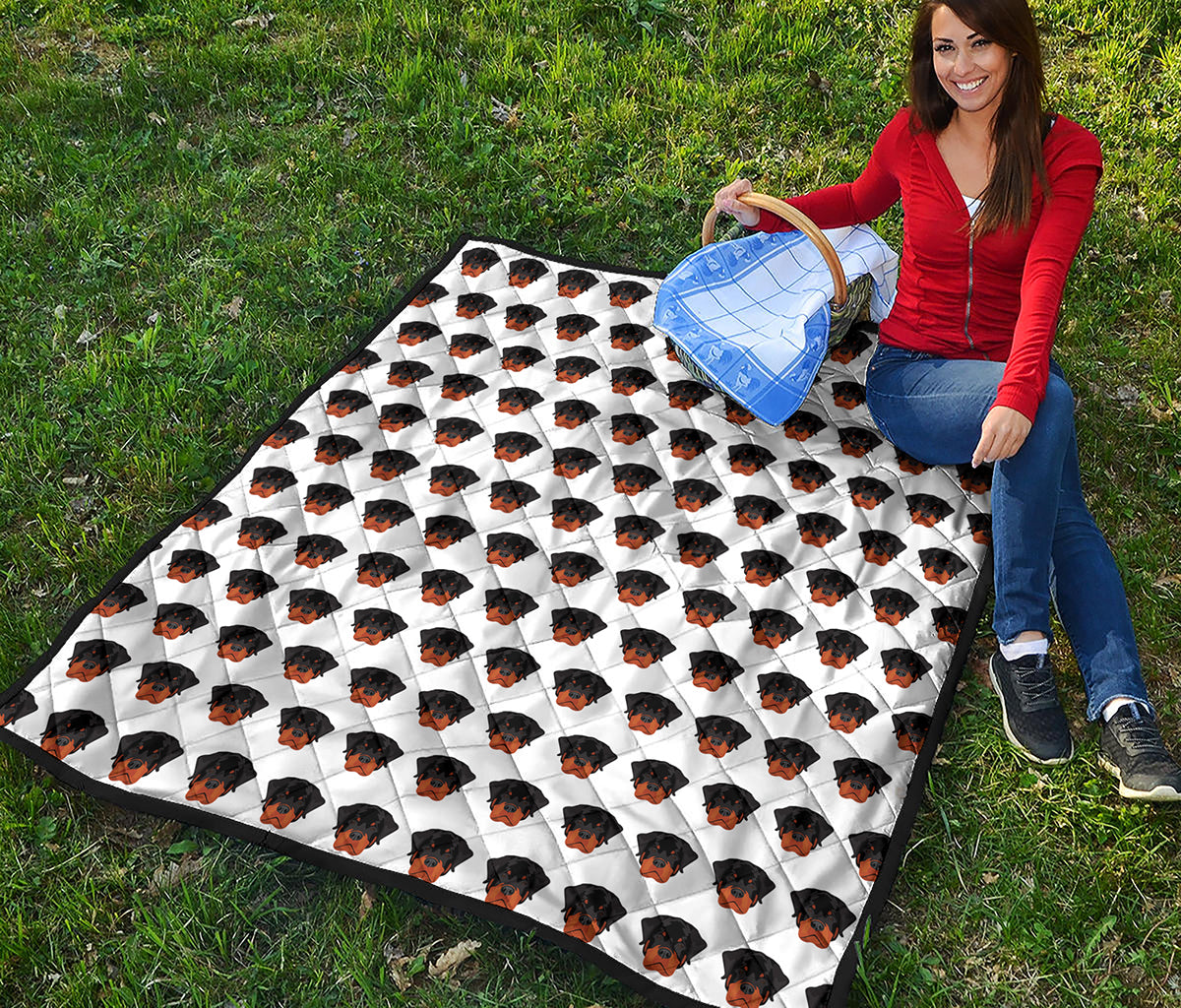 Rottweiler Face Pattern Print Quilt
