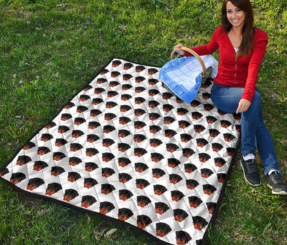 Rottweiler Face Pattern Print Quilt