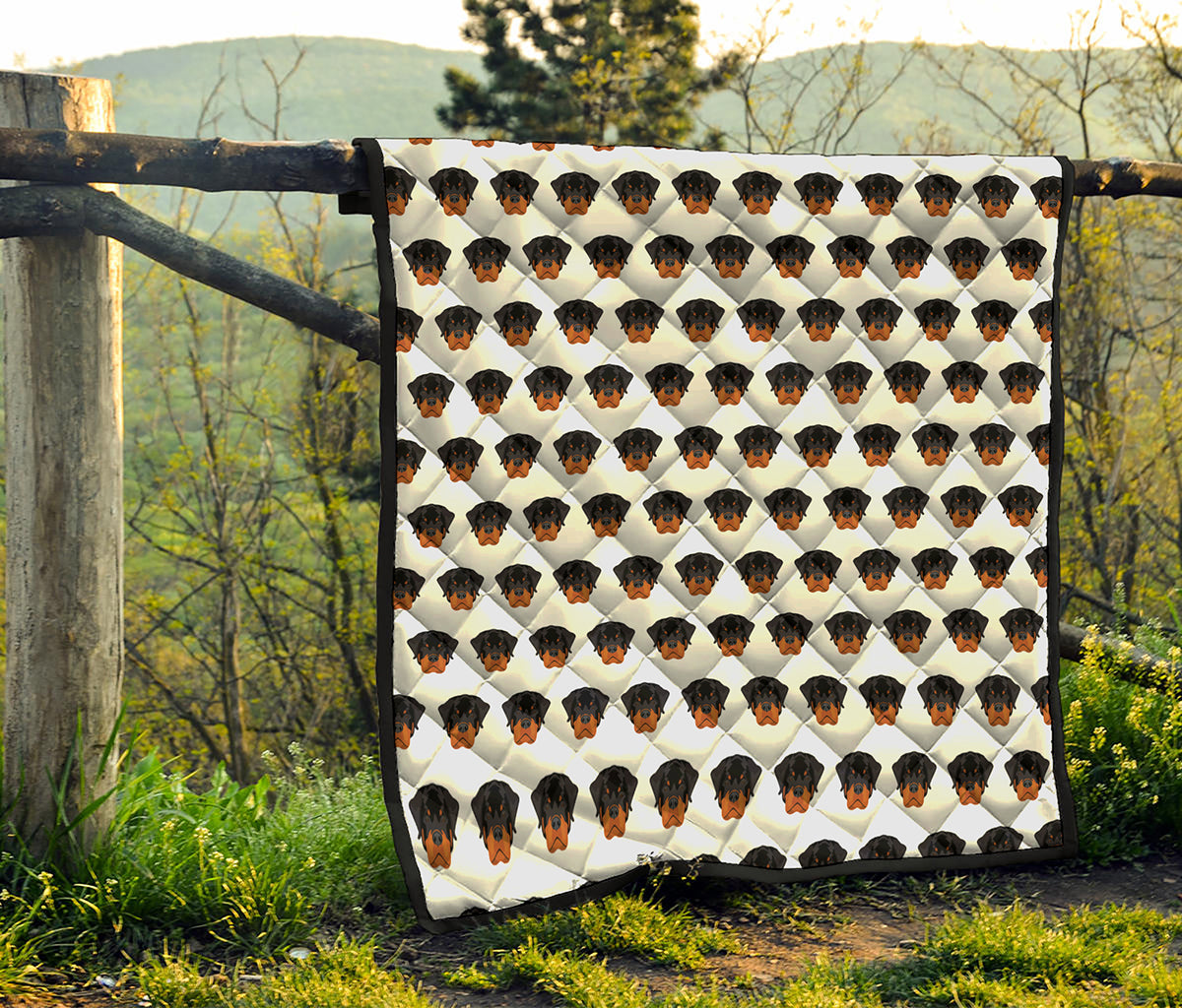 Rottweiler Face Pattern Print Quilt