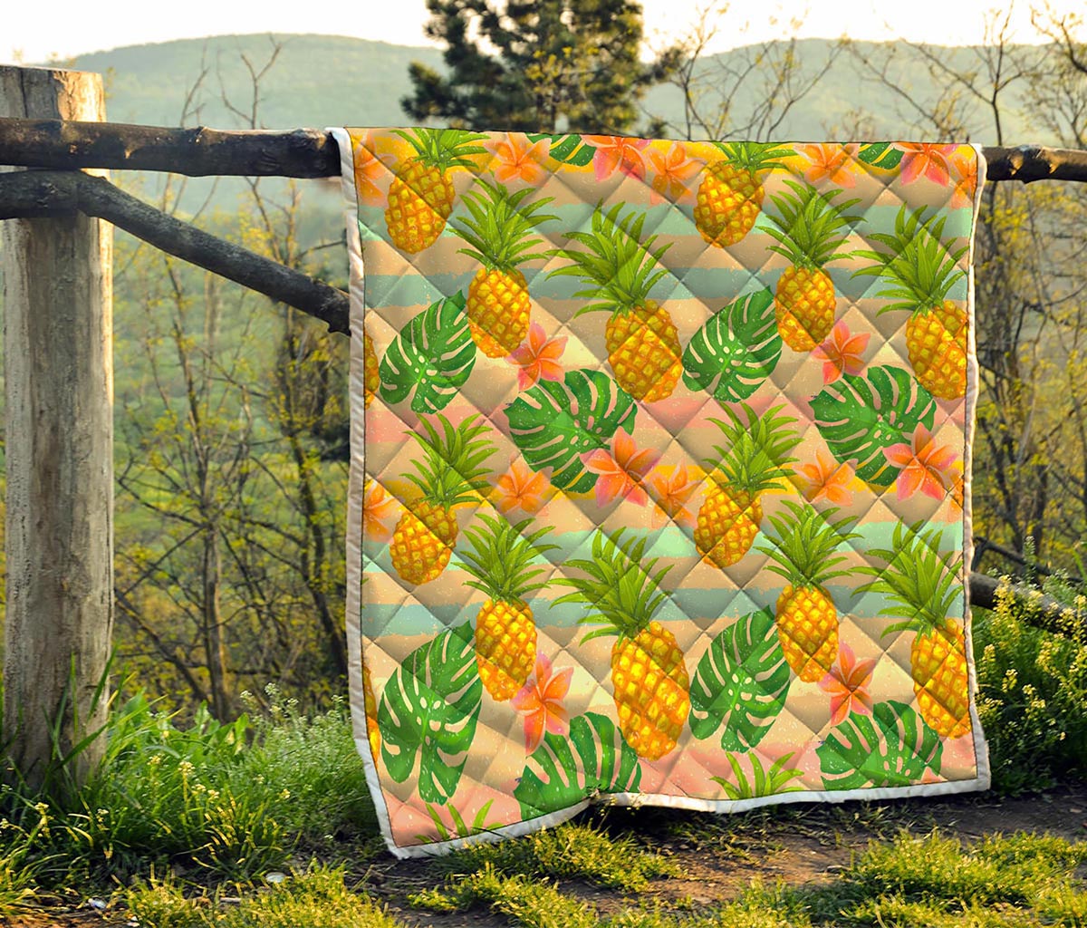 Sand Beach Pineapple Pattern Print Quilt