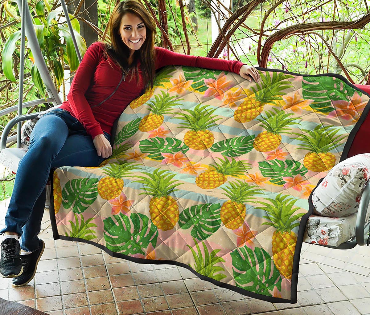 Sand Beach Pineapple Pattern Print Quilt