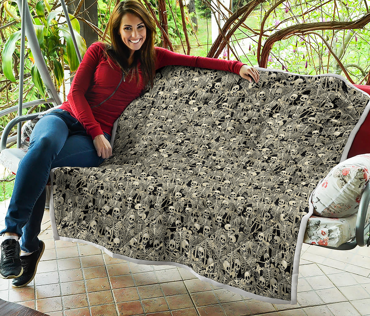 Scary Skeleton Pattern Print Quilt