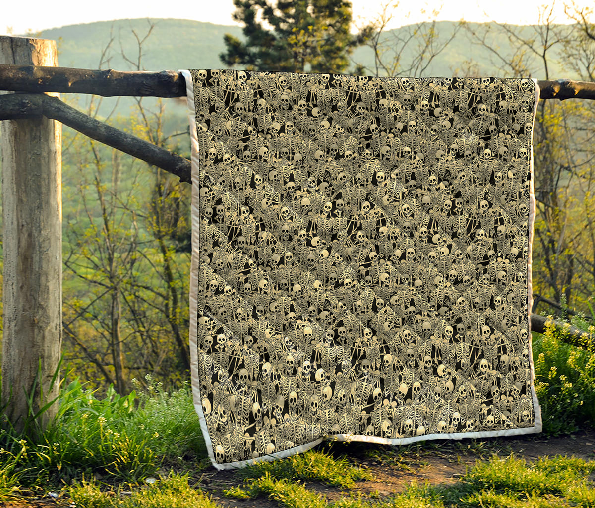 Scary Skeleton Pattern Print Quilt
