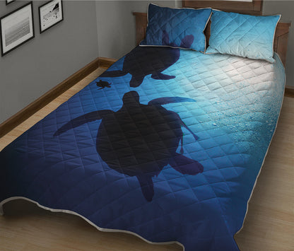 Sea Turtle Family Underwater Print Quilt Bed Set