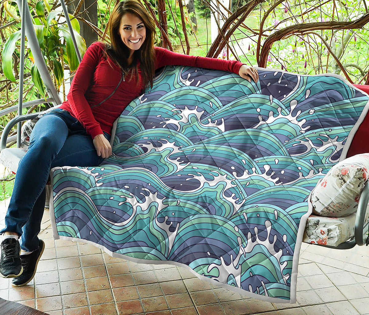Sea Wave Surfing Pattern Print Quilt