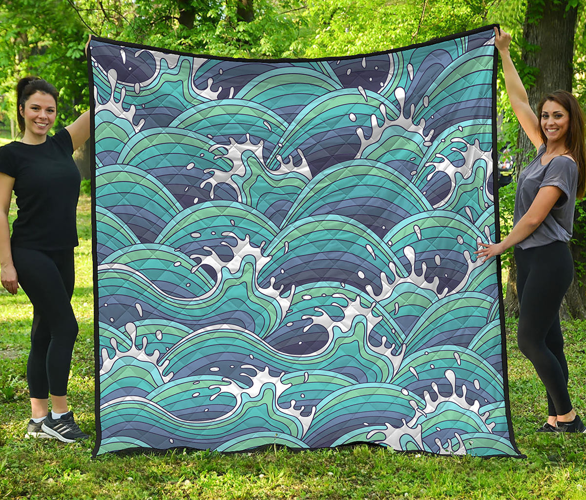 Sea Wave Surfing Pattern Print Quilt