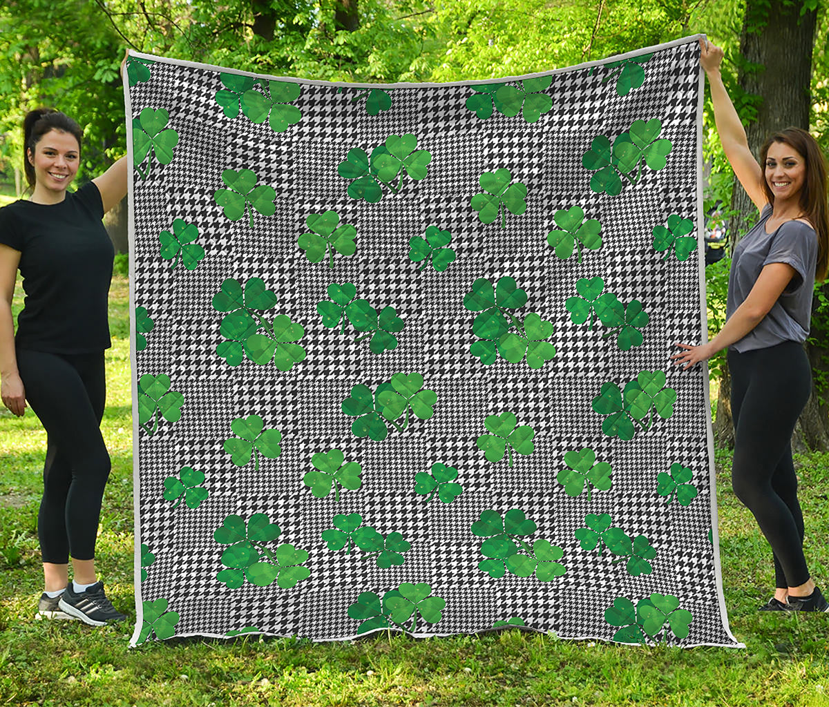 Shamrocks Houndstooth Pattern Print Quilt