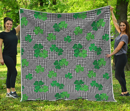 Shamrocks Houndstooth Pattern Print Quilt