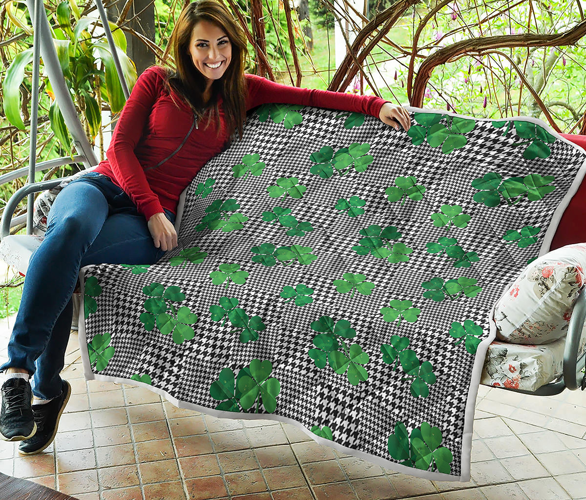 Shamrocks Houndstooth Pattern Print Quilt