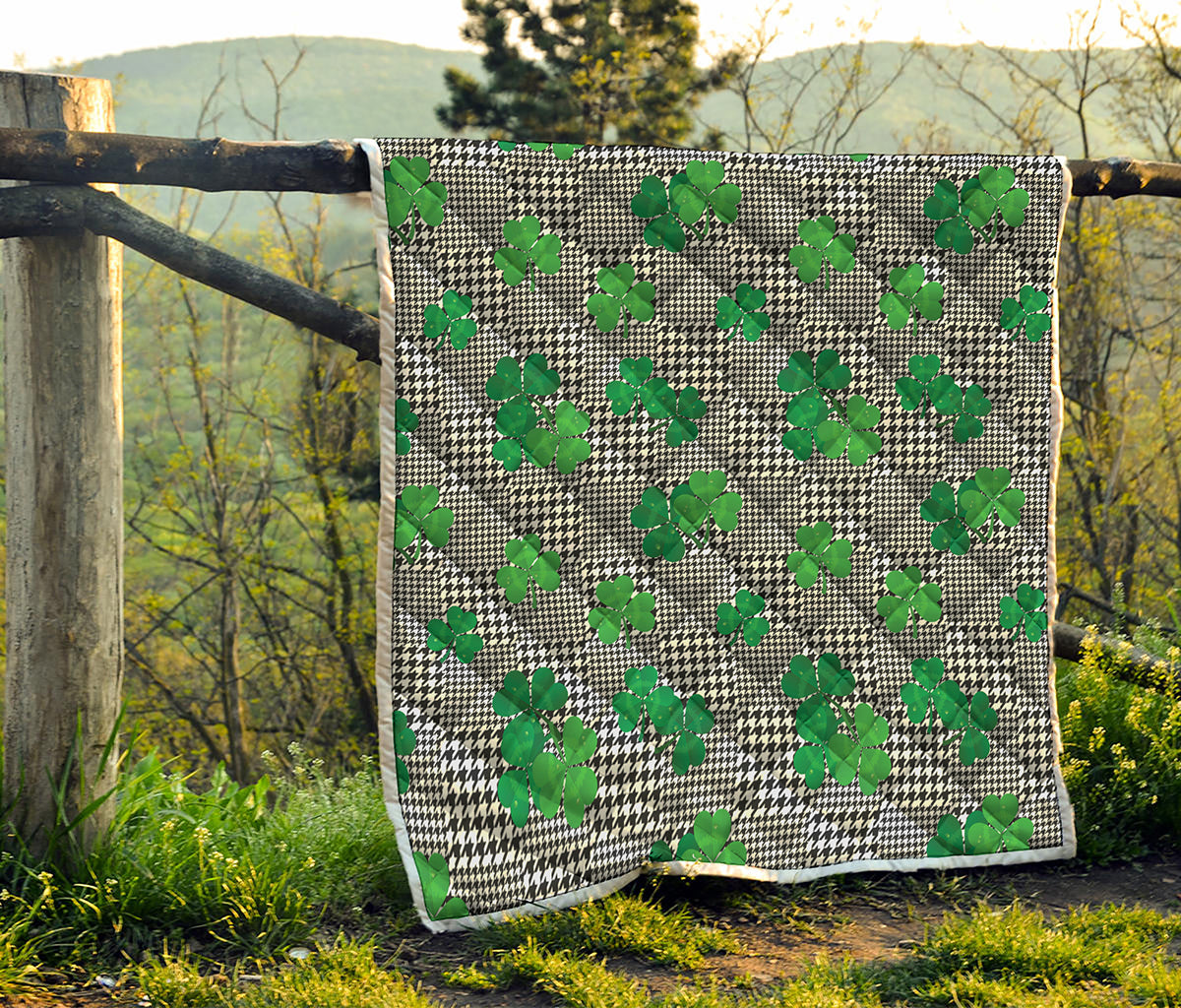 Shamrocks Houndstooth Pattern Print Quilt