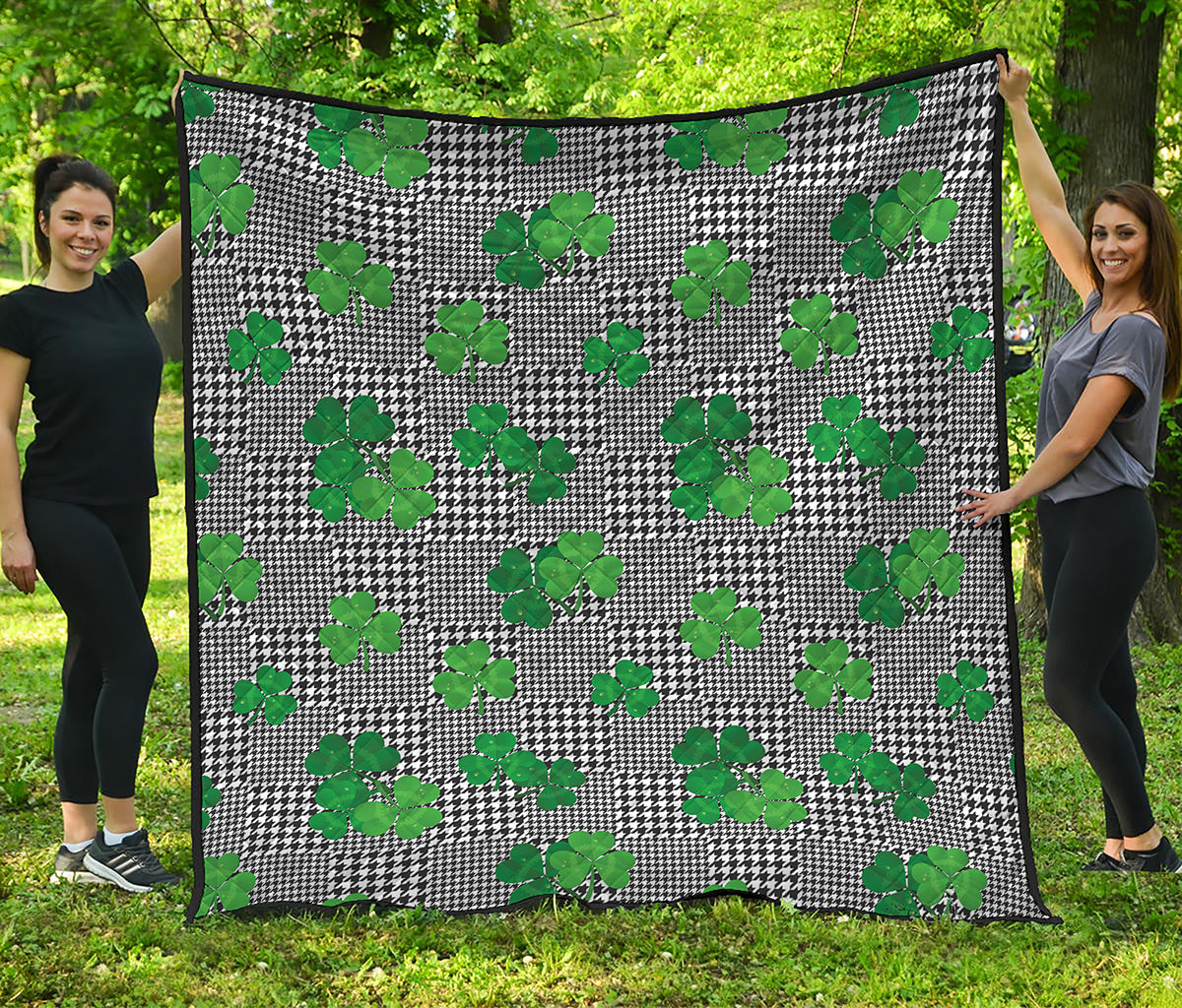 Shamrocks Houndstooth Pattern Print Quilt